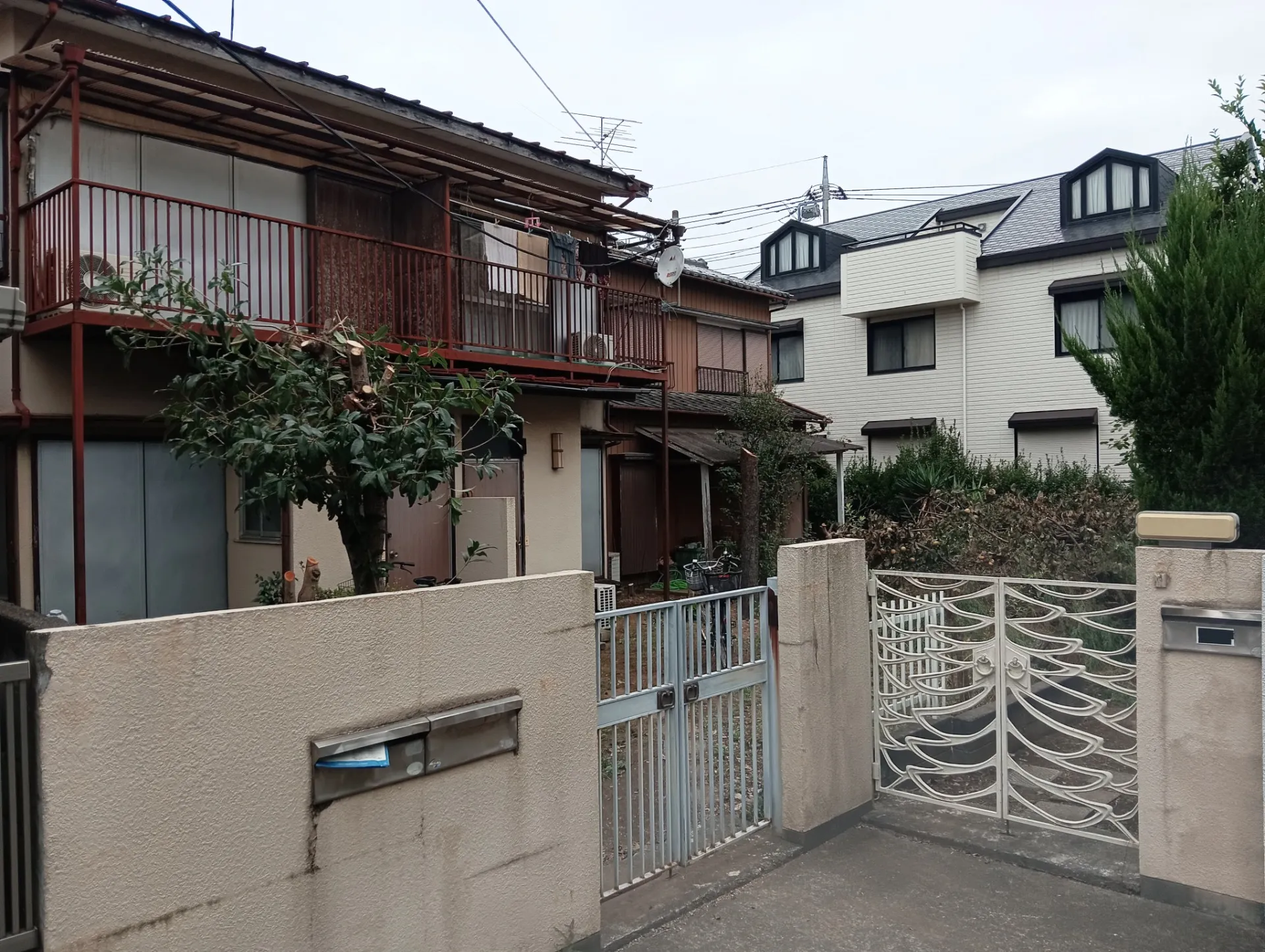 門扉ブロックの解体と庭木の伐採抜根